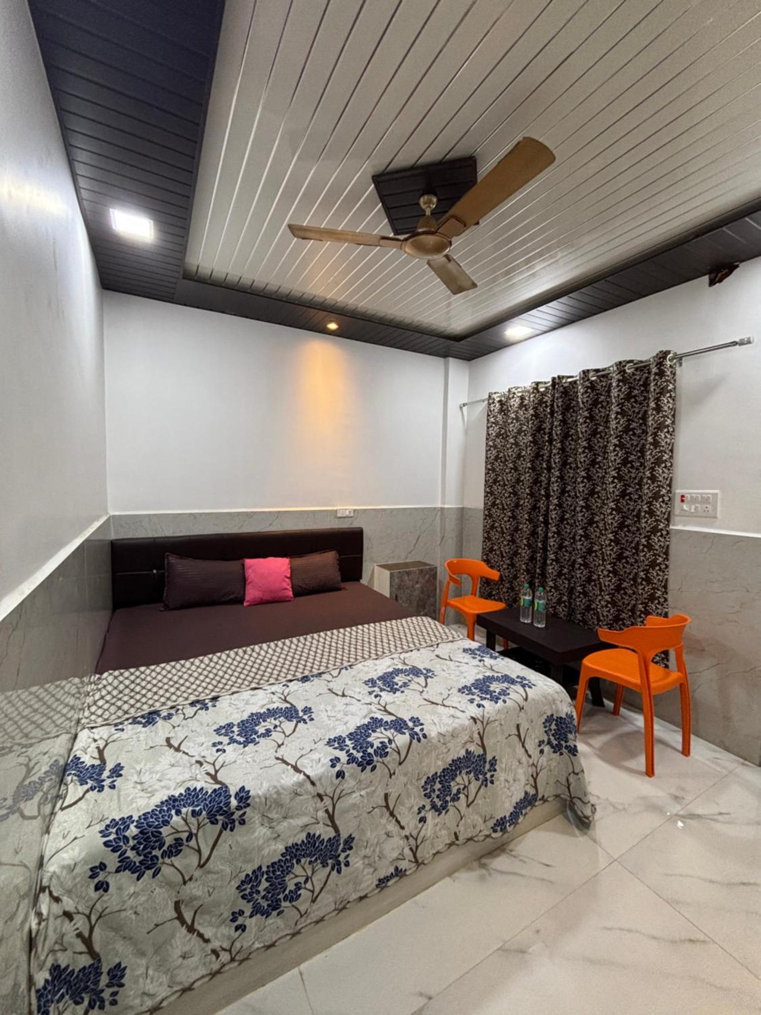 Sea Royal Rooms And Cafe Virar Exterior photo